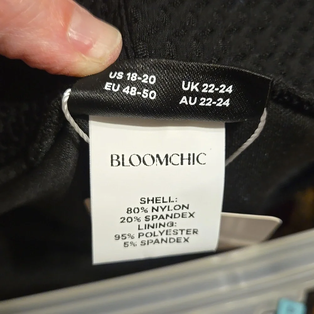 BloomChic Black Textured Bike Shorts - Picture 4 of 4